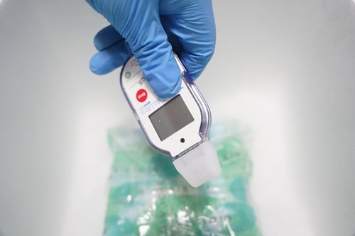 Thermometer in cold chain packaging