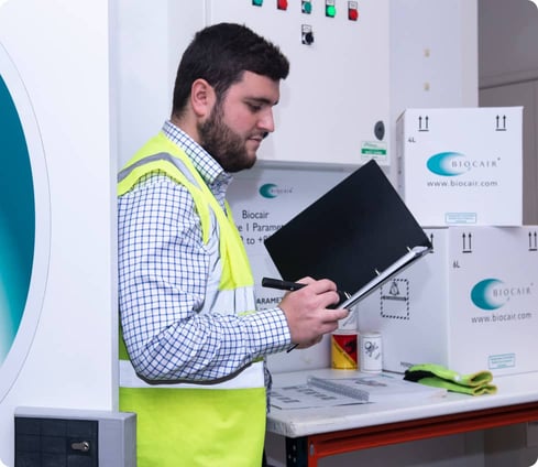 biocair-employee-checking-list